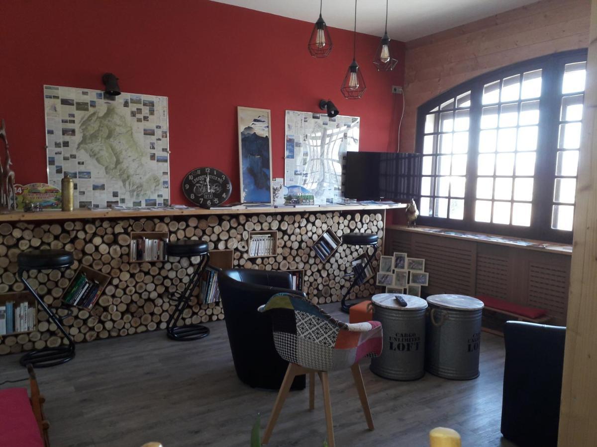 Hotel Restaurant Le Traineau Clelles Экстерьер фото