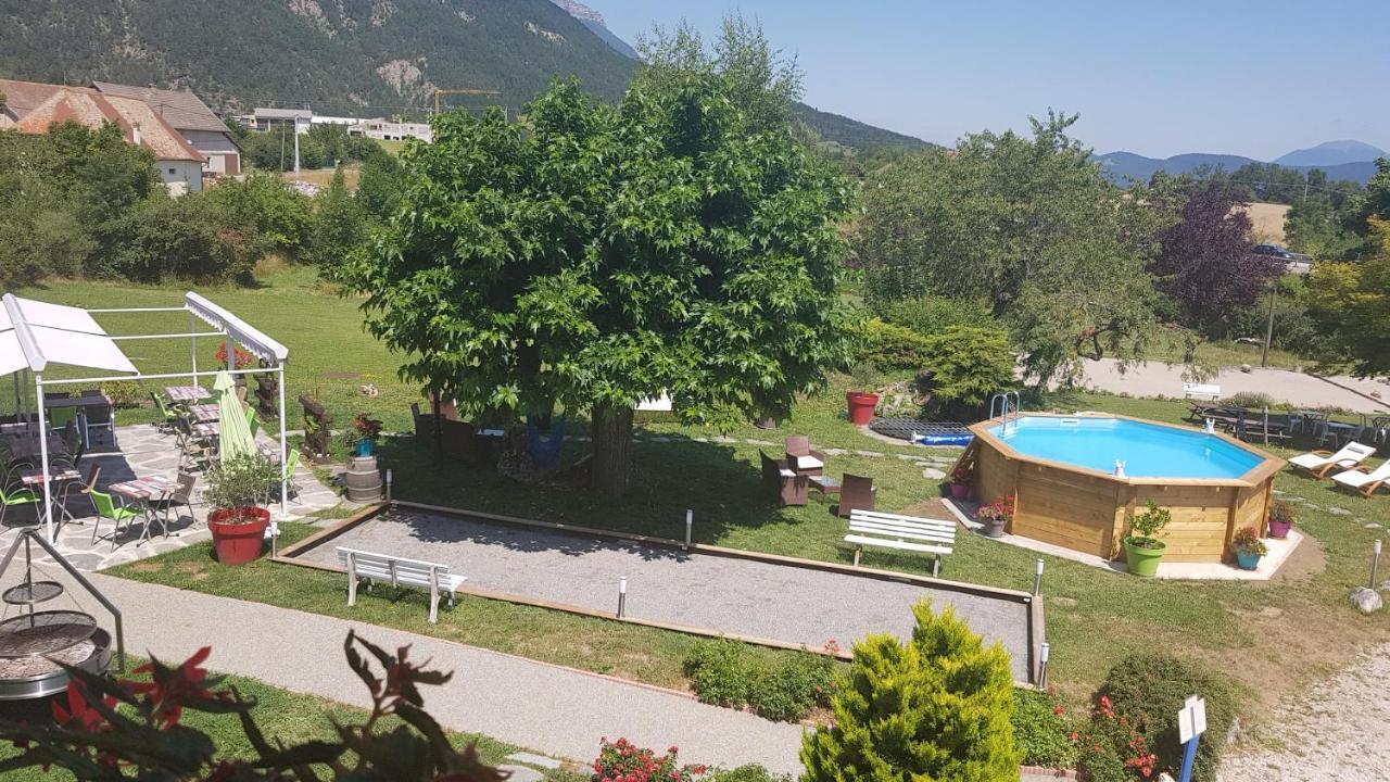 Hotel Restaurant Le Traineau Clelles Экстерьер фото