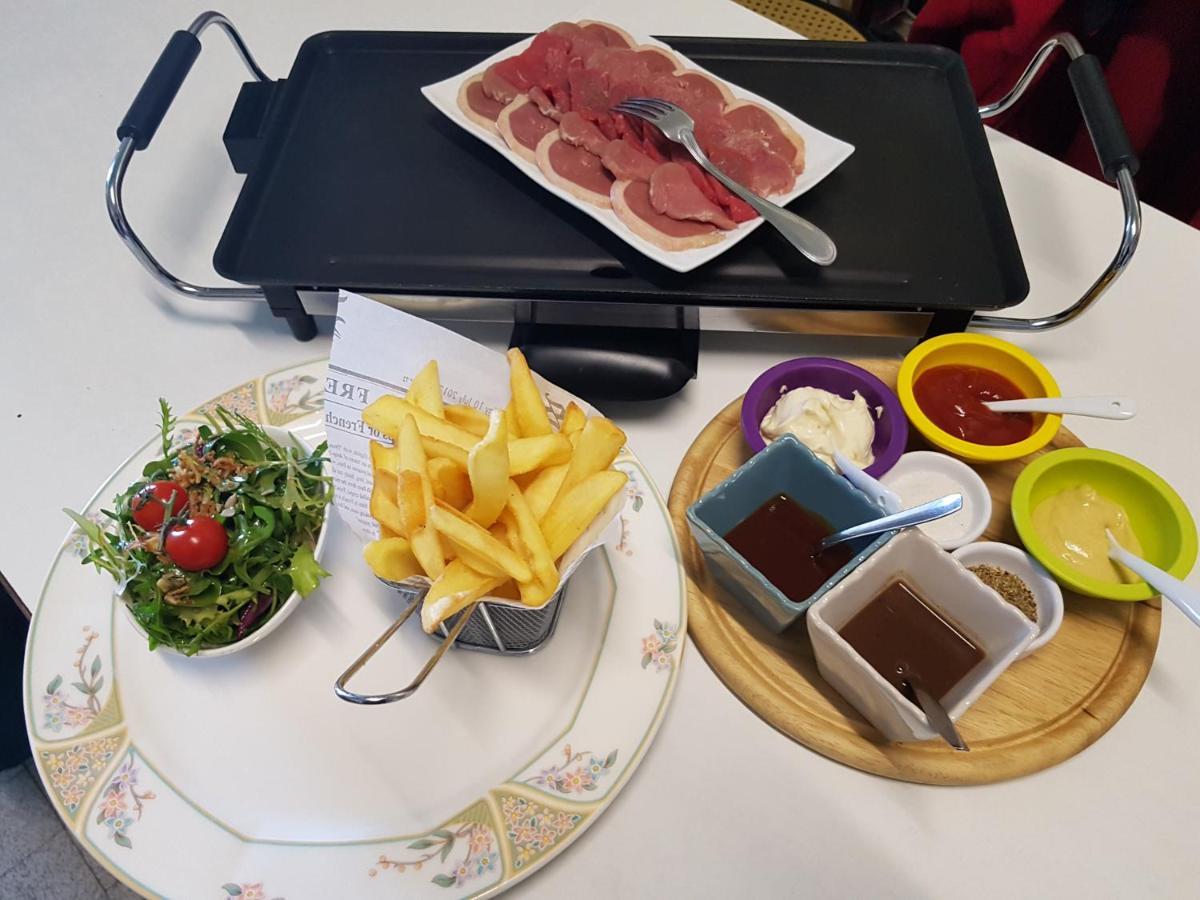 Hotel Restaurant Le Traineau Clelles Экстерьер фото